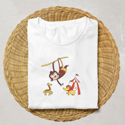 T-shirt avec un singe acrobatique stylisé dans un thème safari dynamique