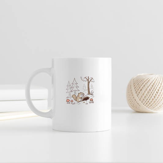 Mug orné d'un écureuil curieux explorant la forêt motif nature vibrant