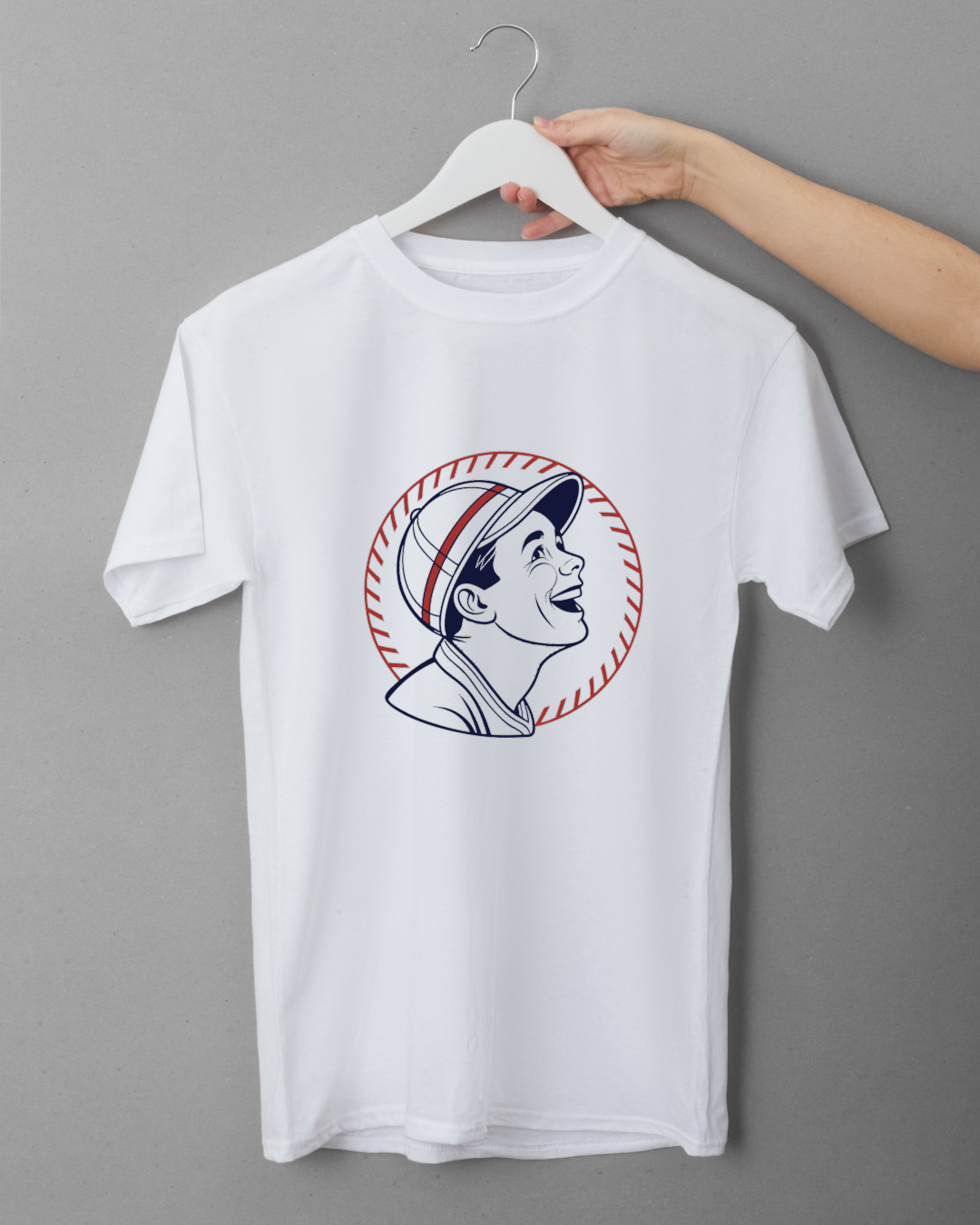 T-shirt rétro avec garçon souriant vintage pour un look nostalgique et tendance
