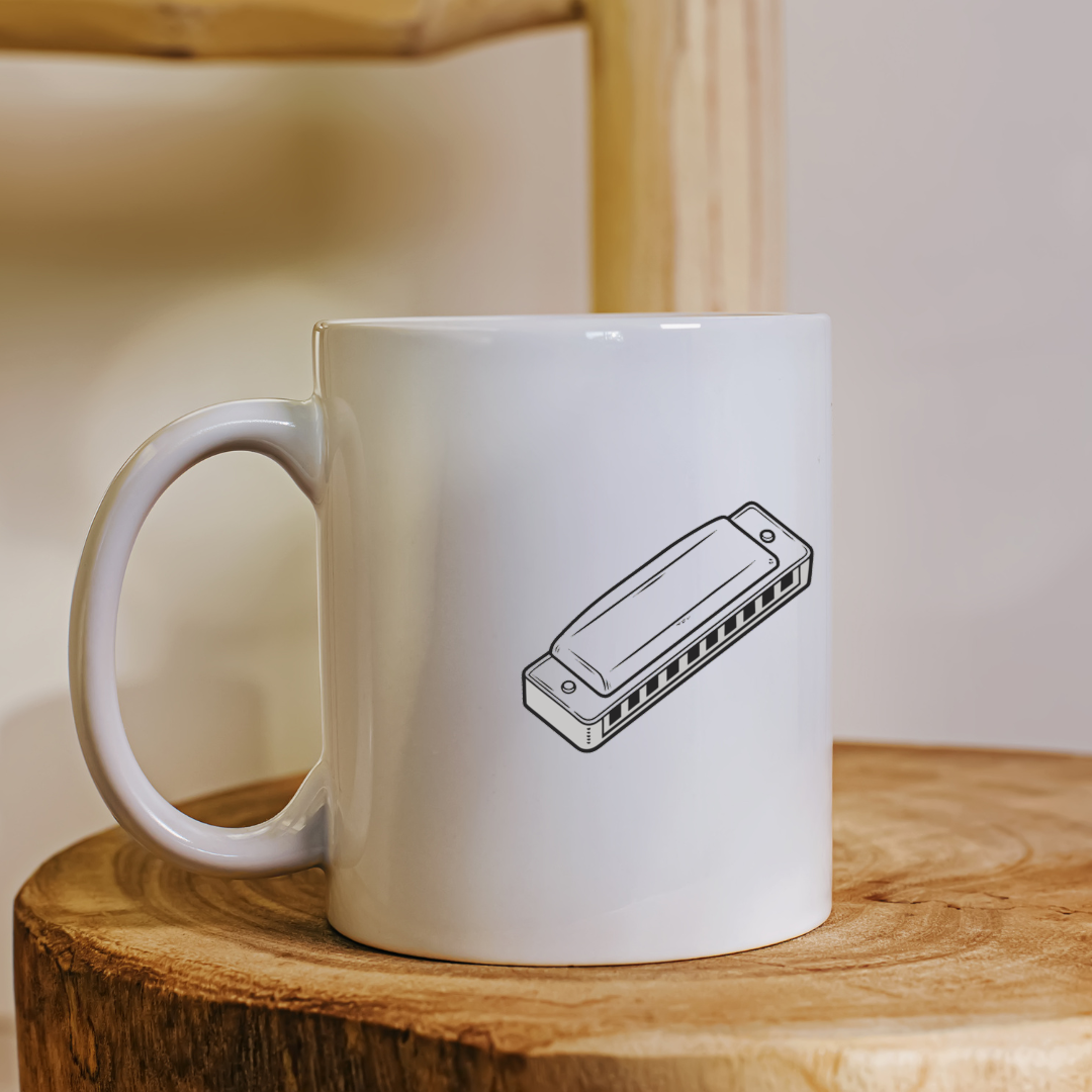 Mug avec icône harmonica en style doodle sur fond musical