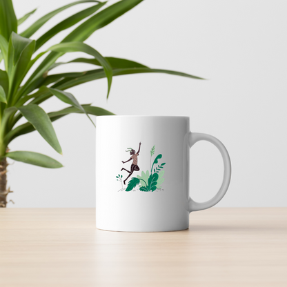 Mug avec doodle de créature enjouée bondissant dans une jungle dynamique