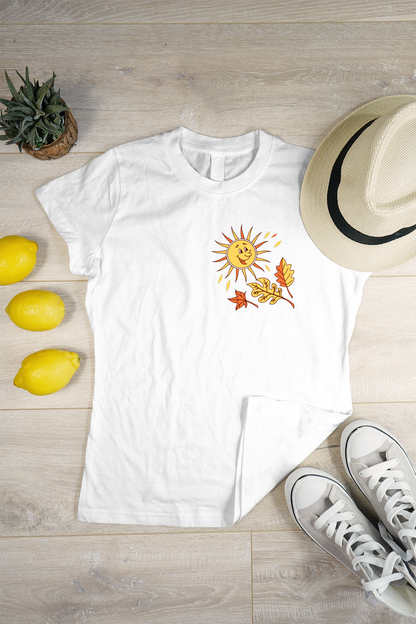 T-shirt avec un soleil souriant et feuilles dorées pour un style automnal joyeux