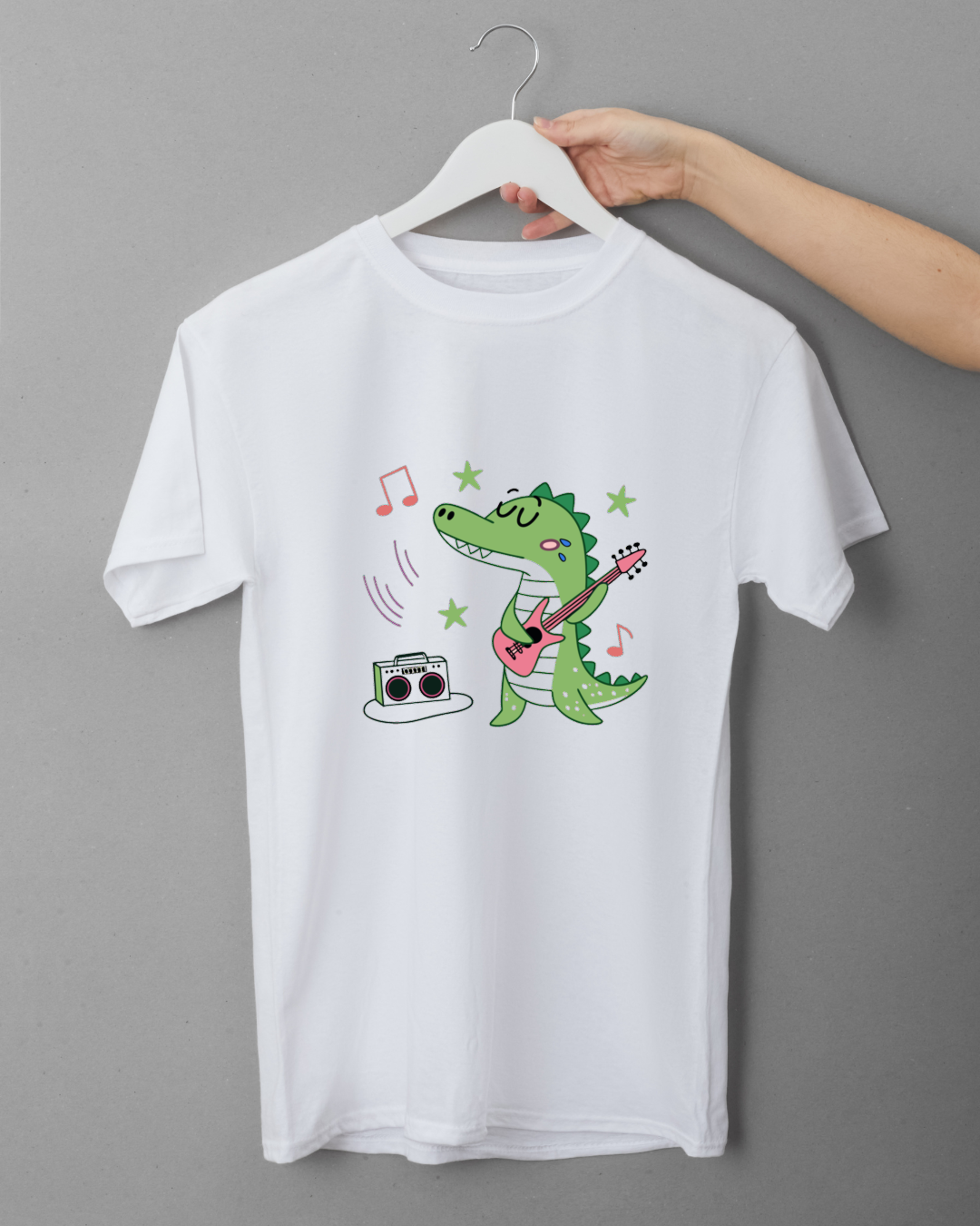 T-shirt rock tendance avec crocodile rockeur pastel et ambiance musicale colorée