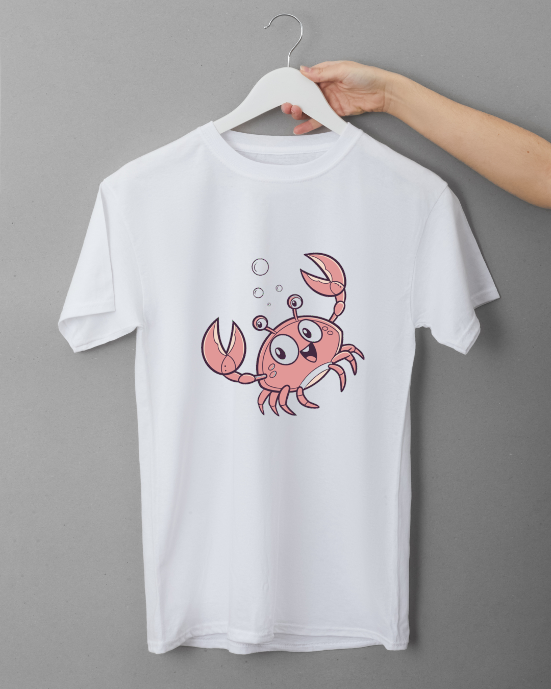 T-shirt avec crabe joyeux, style océan ludique en illustration vectorielle