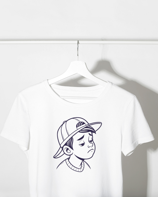 Graphisme Garçon Pensif sur t-shirt, style moderne et émotionnel, visuel unique