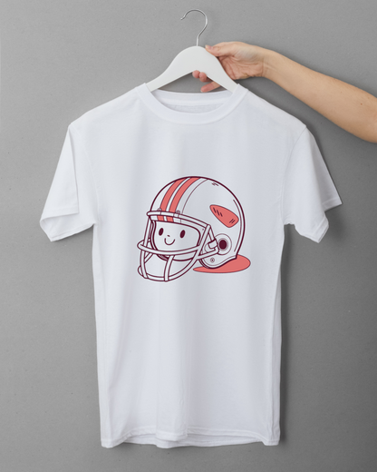 T-shirt sportif avec casque souriant en illustration numérique style doodle.