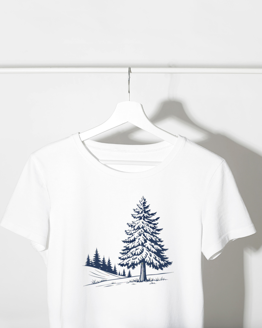 T-shirt avec motif sapin enneigé ambiance hivernale magique
