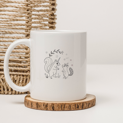 Mug illustré d'une licorne et écureuil en style conte de fées coloré et adorable