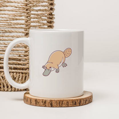 Mug avec ornithorynque curieux en style cartoon sur fond nature