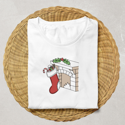 T-shirt au design doodle festif avec une chaussette de Noël émerveillée