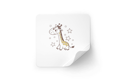 Sticker avec une girafe rêveuse dans une ambiance étoilée, style cartoon
