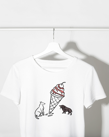 T-shirt artistique avec chiens contemplant une glace stylisée en tons pastels