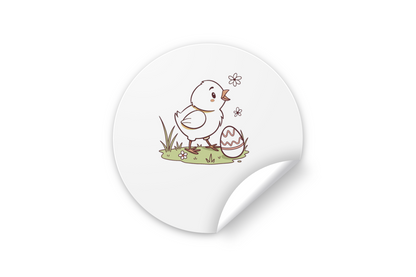 Sticker avec un poussin kawaii curieux et un œuf, parfait pour Pâques
