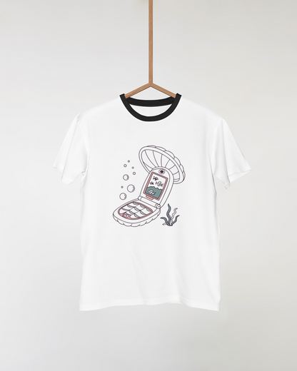 T-shirt avec design rétro de téléphone coquillage sur un thème aquatique vibrant