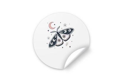 Sticker stylé avec papillon de nuit mystique dans un thème céleste élégant et enchanteur