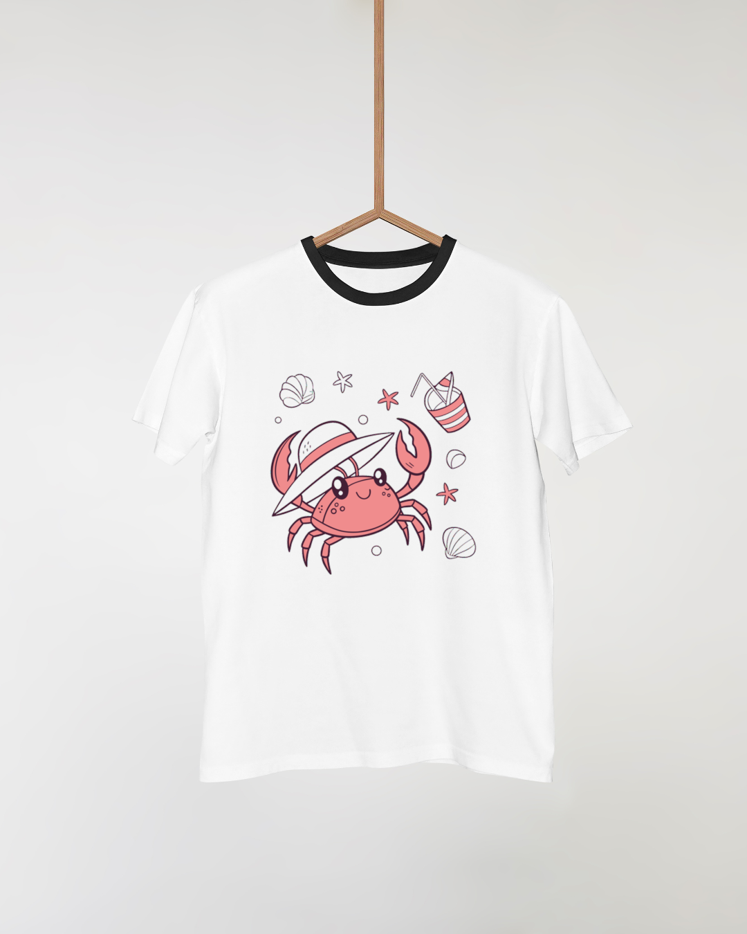 T-shirt avec un crabe joyeux style doodle en vacances à la plage