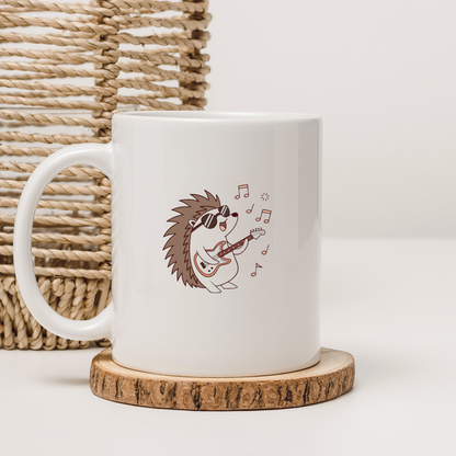 Mug avec hérisson rockeur jouant de la guitare électrique, style moderne et dynamique