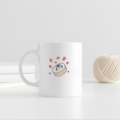 Mug avec un pingouin cartoon entouré de fruits d'été dans des tons vifs et joyeux