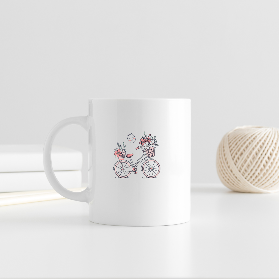 Mug avec motif vélo fleuri pastel et sourire pétillant pour une évasion visuelle