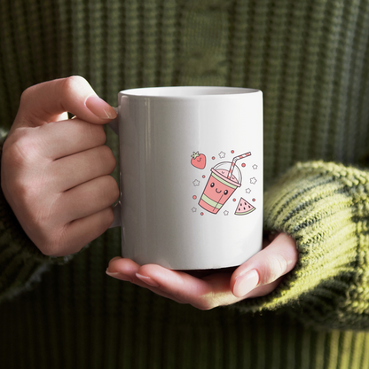 Mug au design kawaii avec icône joyeuse de smoothie fraise dans une cuisine colorée