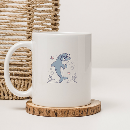 Mug avec un dauphin astucieux en lunettes style doodle pour une aventure marine