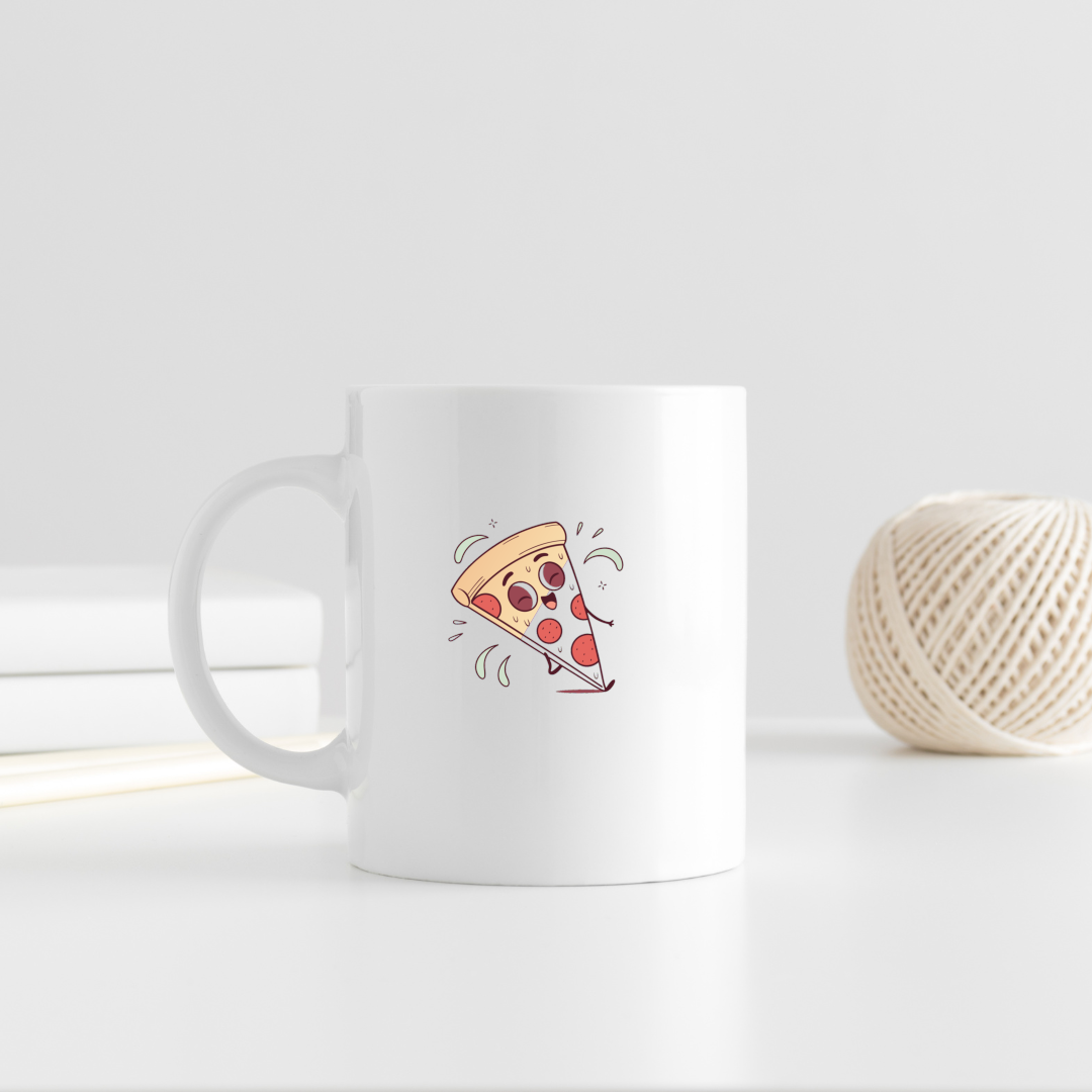 Mug avec part de pizza kawaii souriante décorant le thème alimentaire