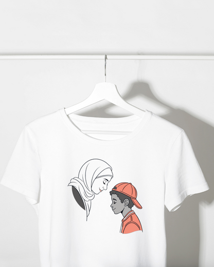 T-shirt blanc avec icône numérique élégante représentant un lien familial tendre