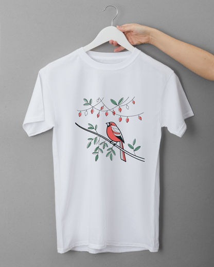 T-shirt nature avec oiseau pastel perché dans un décor festif et élégant