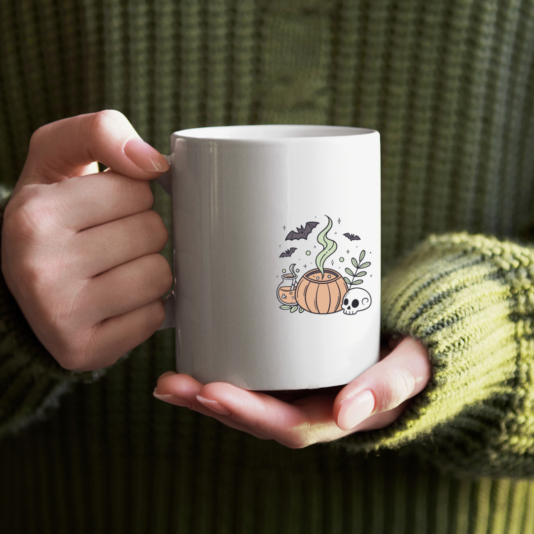 Mug avec motif de chaudron magique et fumée sur fond Halloween mystique
