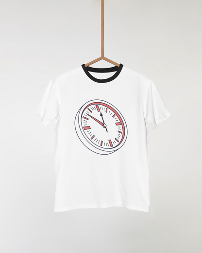 T-shirt avec une horloge style doodle illustrant le passage du temps quotidien