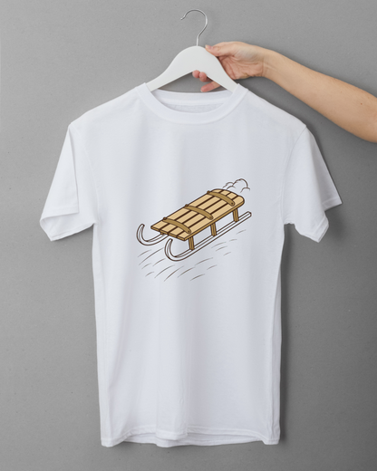 T-shirt moderne avec motif de luge en mouvement évoquant l'ambiance hivernale
