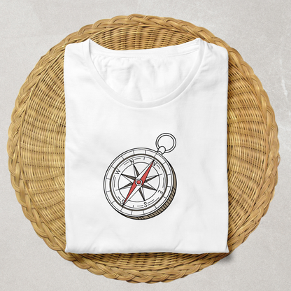 T-shirt au design voyage avec une boussole aventure style dessin vectoriel