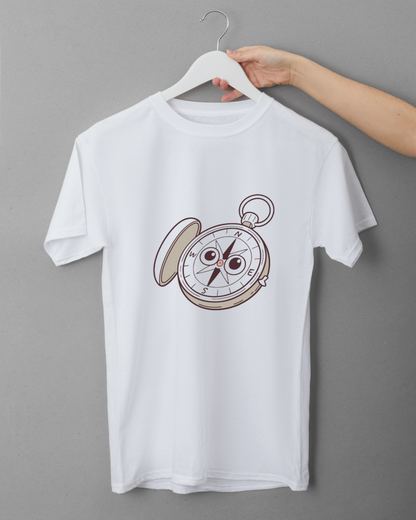T-shirt avec boussole souriante en style kawaii chaleureux et invitant à l'aventure