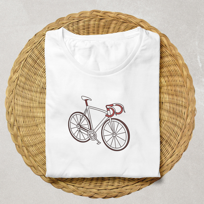 T-shirt sport dynamique avec un élégant vélo de course en dessin vectoriel