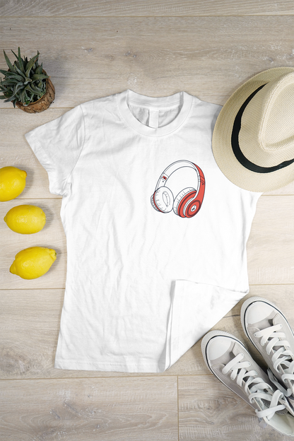 T-shirt moderne orné d'un casque audio vibrant pour les passionnés de musique