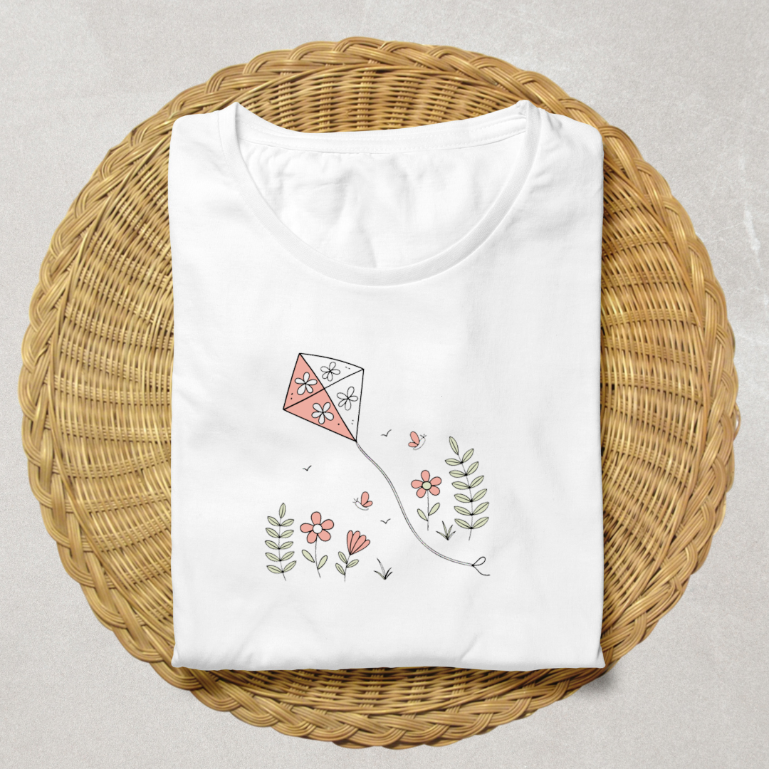 T-shirt avec cerf-volant coloré flottant, ambiance printanière et créative