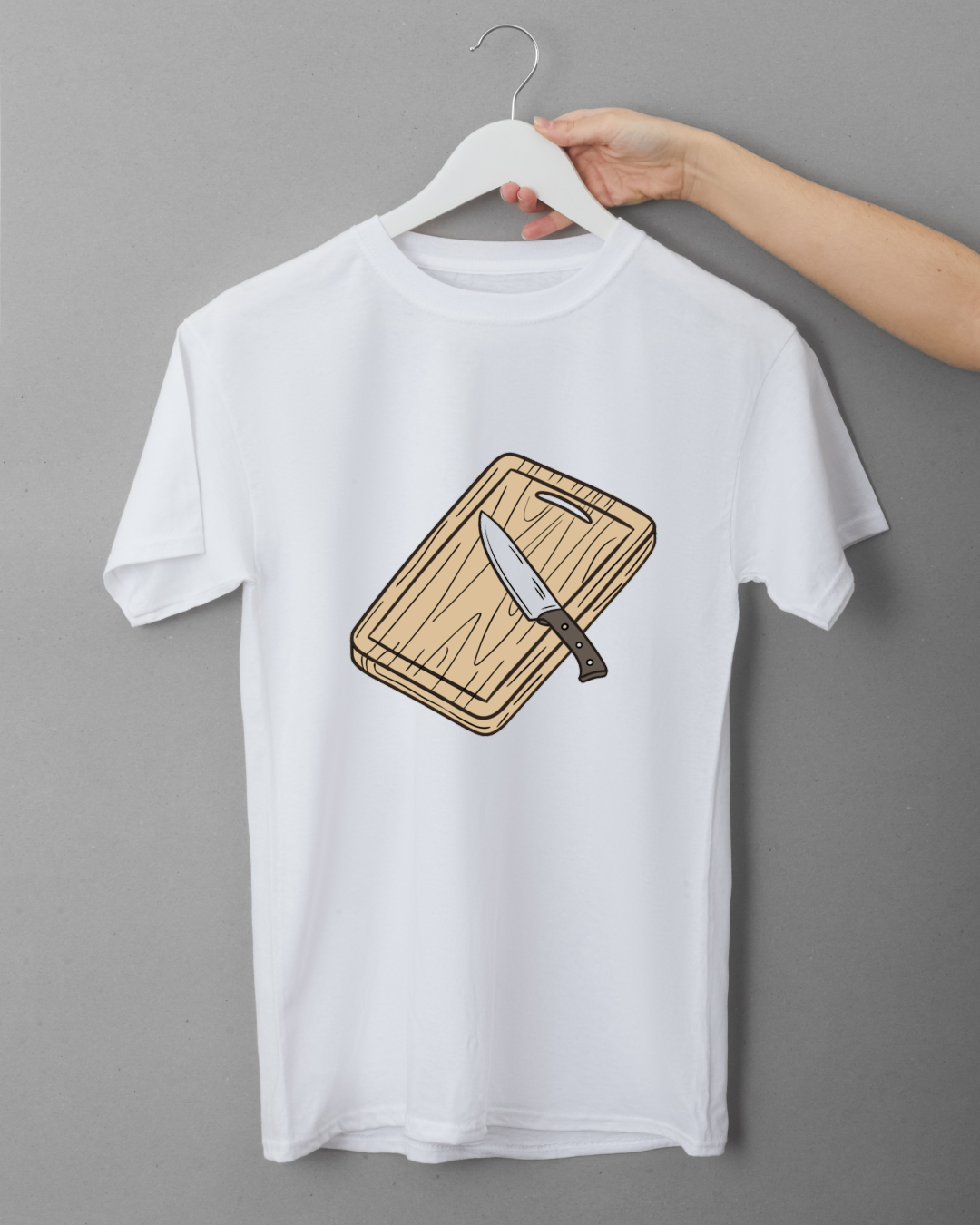 T-shirt avec design doodle de cuisine mettant en avant une planche et un couteau