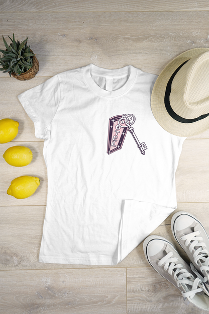 T-shirt avec design rétro de clé d'hôtel, un incontournable pour collectionneurs.