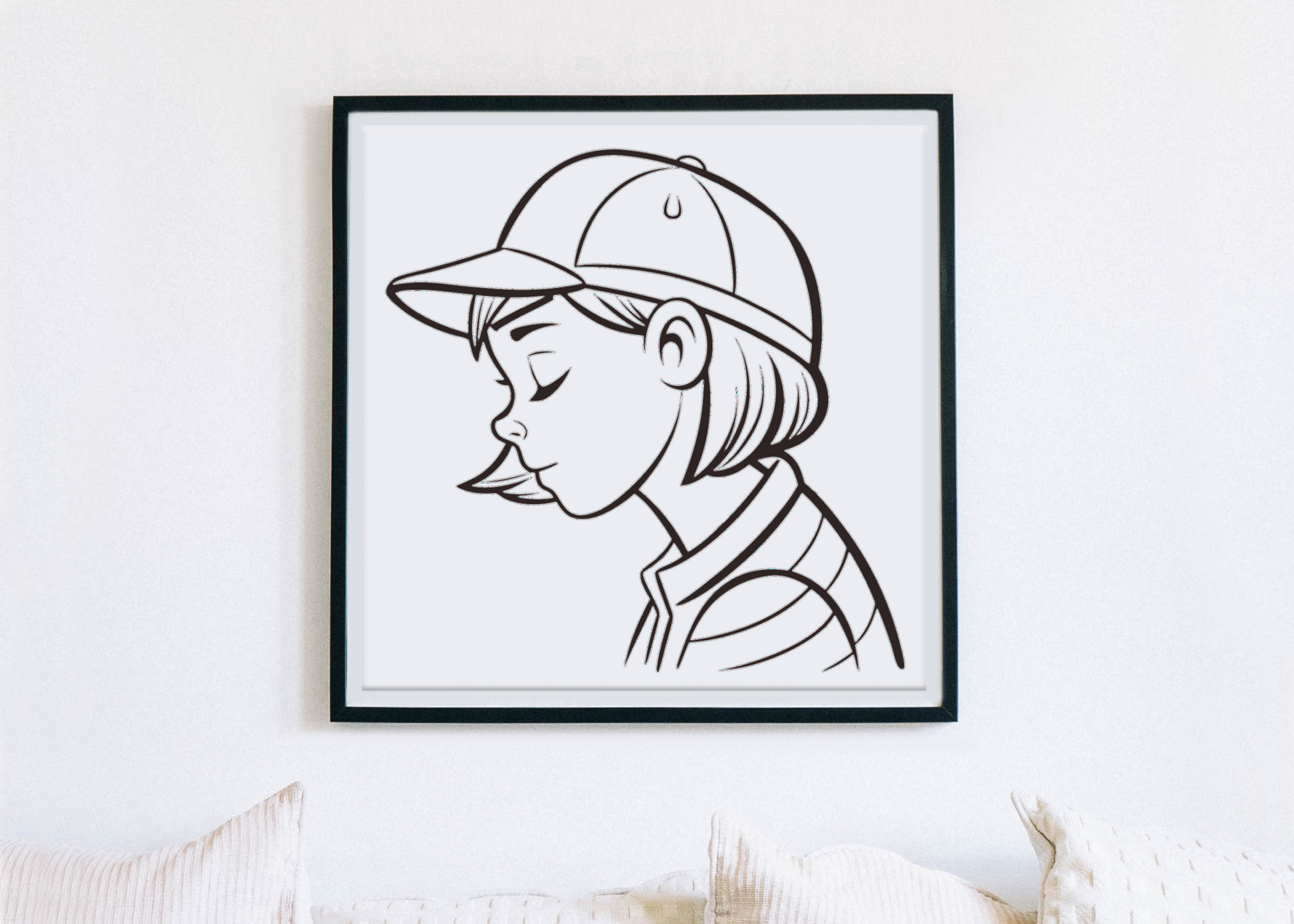 Cadre avec fille en casquette, sourire serein, design minimaliste et ambiance détente