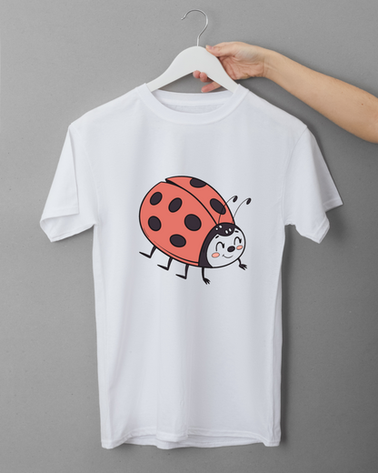 T-shirt enfant avec coccinelle joyeuse, style doodle et animation ludique