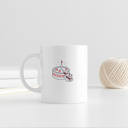 Mug festif avec gâteau d'anniversaire aux tons pastel, ambiance douce et sucrée