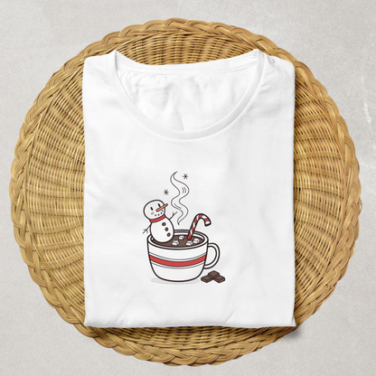 T-shirt festif avec bonhomme de neige dans chocolat chaud pour l'hiver magique