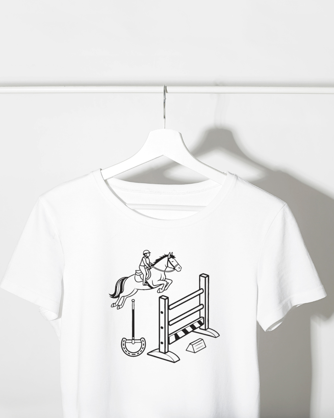 T-shirt avec icône minimaliste de cavalier sautant une haie en style équestre