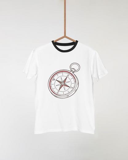 T-shirt aventurier avec boussole détaillée en style vectoriel moderne