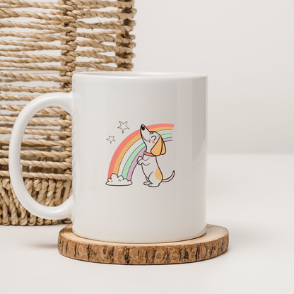 Mug cartoon avec un chien joyeux sous un arc-en-ciel vibrant et coloré