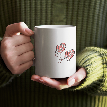Mug avec motifs de moufles pastel sur fond blanc créant une ambiance hivernale
