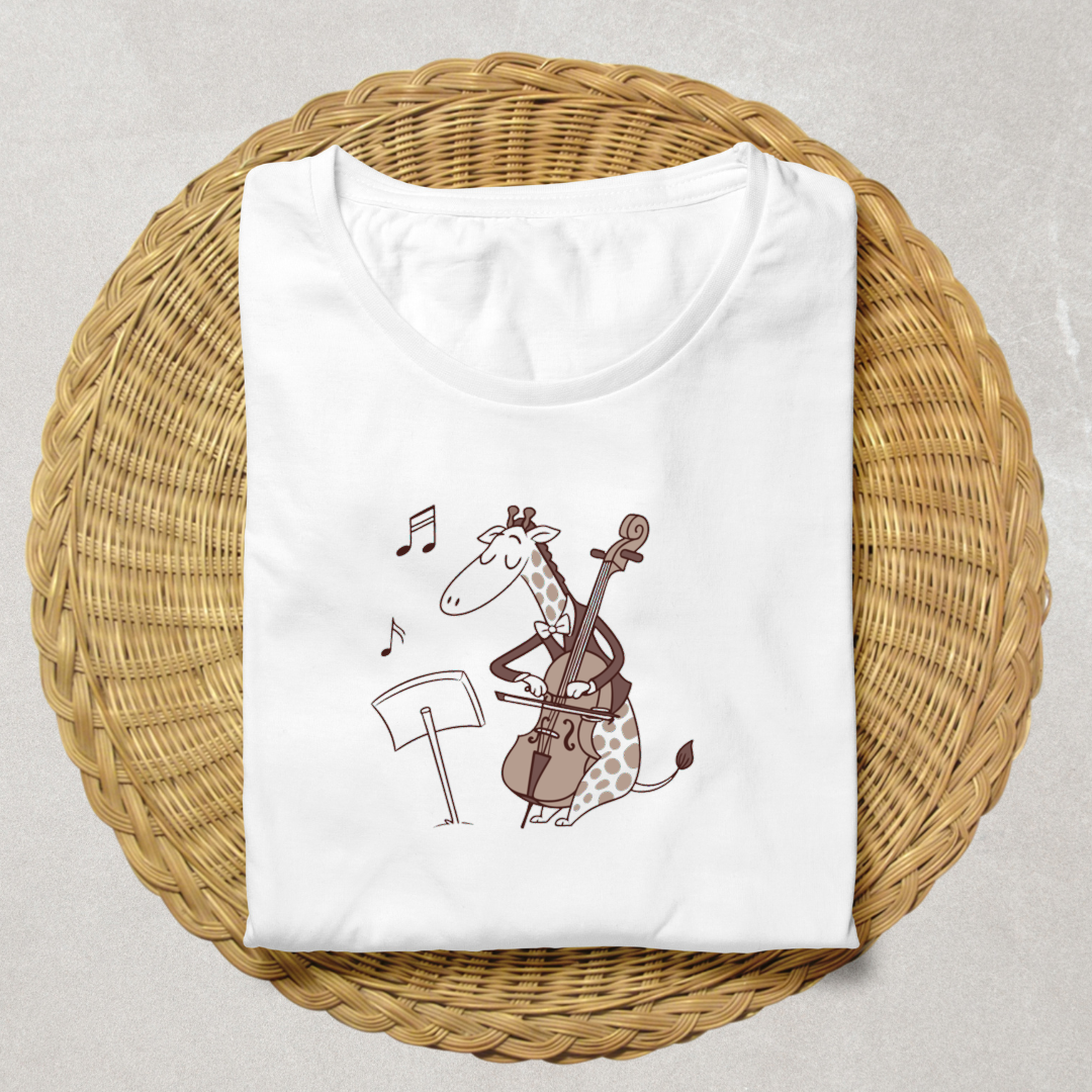 T-shirt musical avec girafe jouant du violoncelle, design unique et créatif