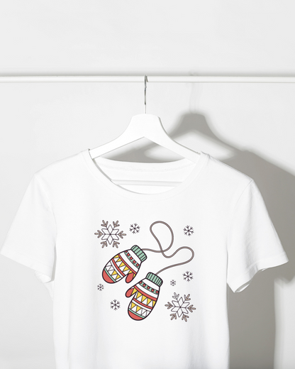 T-shirt avec motif de moufles illustrées style dessin pour un look hivernal enchanteur