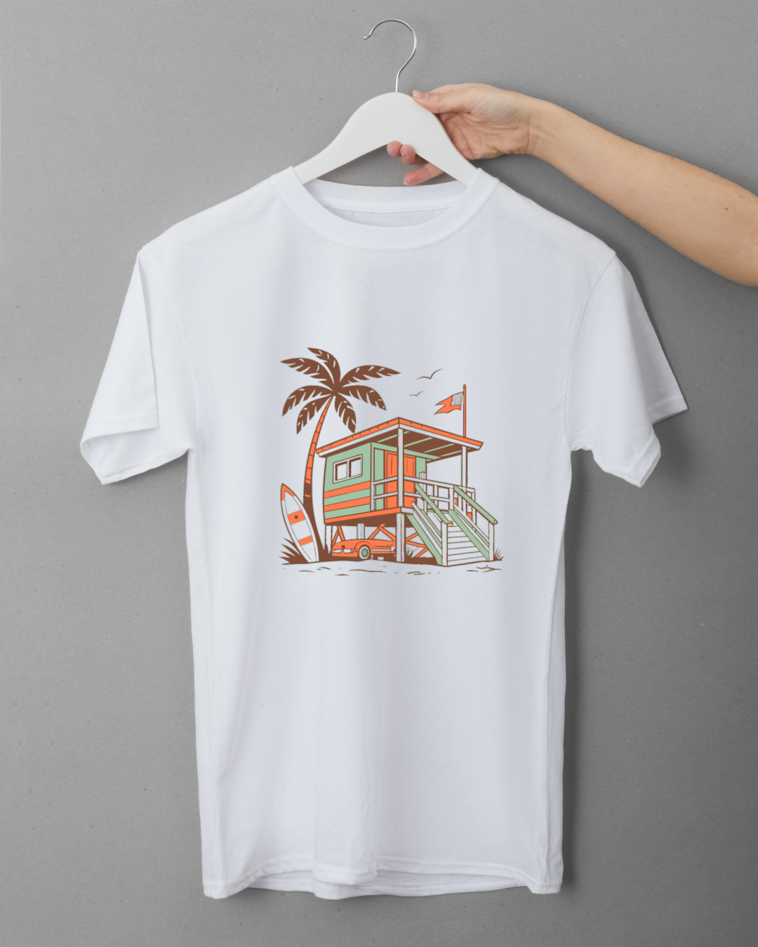 T-shirt orné d'une illustration rétro de cabane de surfeur, style vintage.