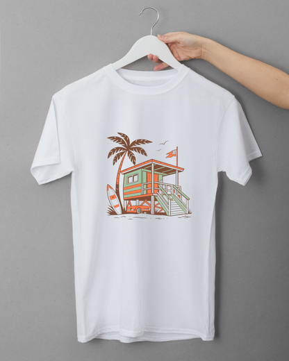 T-shirt orné d'une illustration rétro de cabane de surfeur, style vintage.